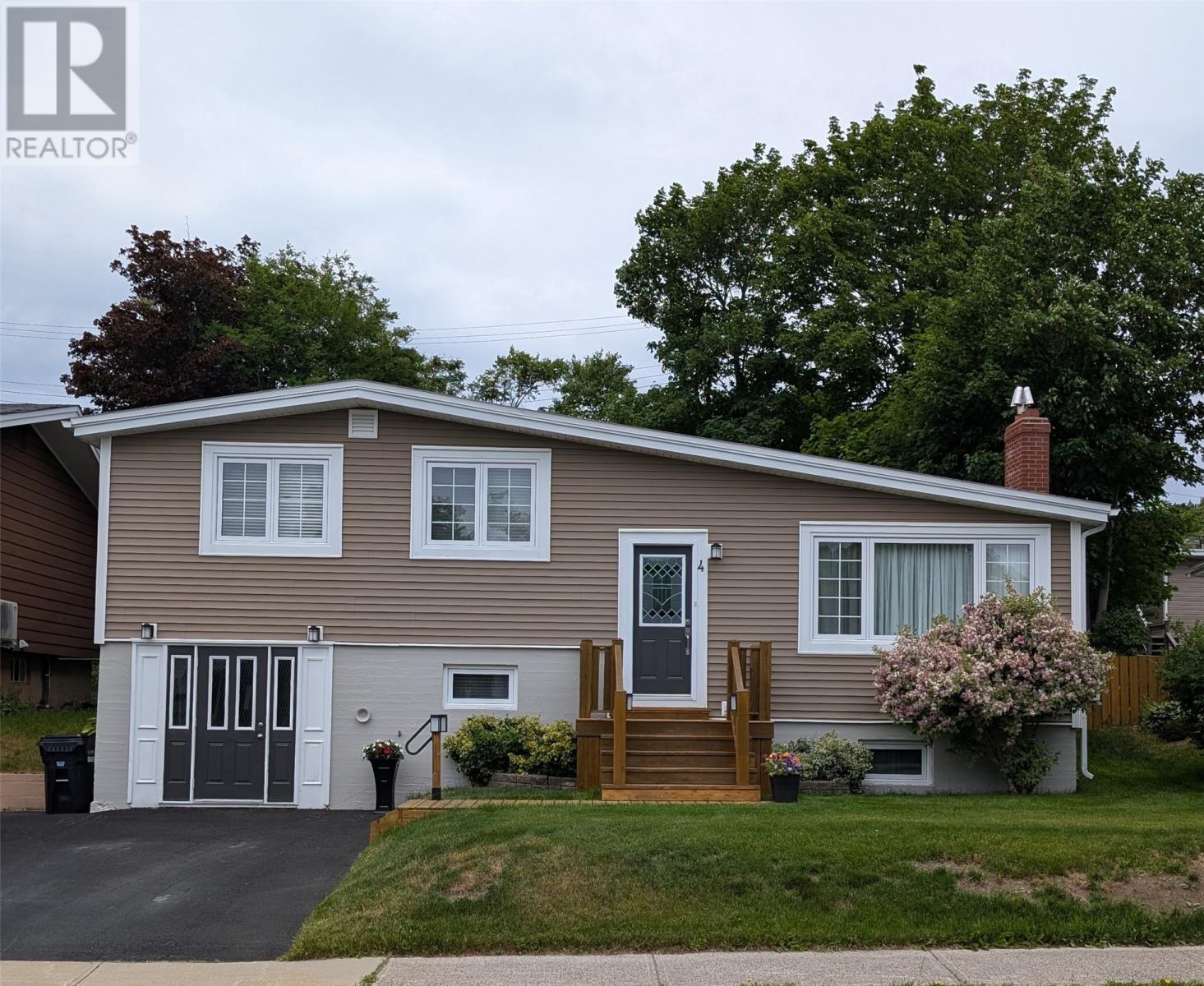 4 Macpherson Avenue Property Photo 1