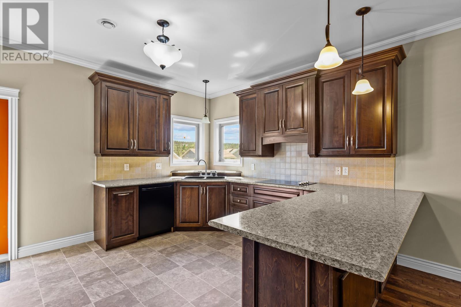 21 Agustus Avenue Property Photo 7