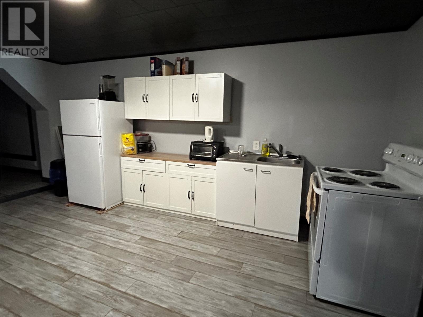 2 Regional Street Property Photo 12