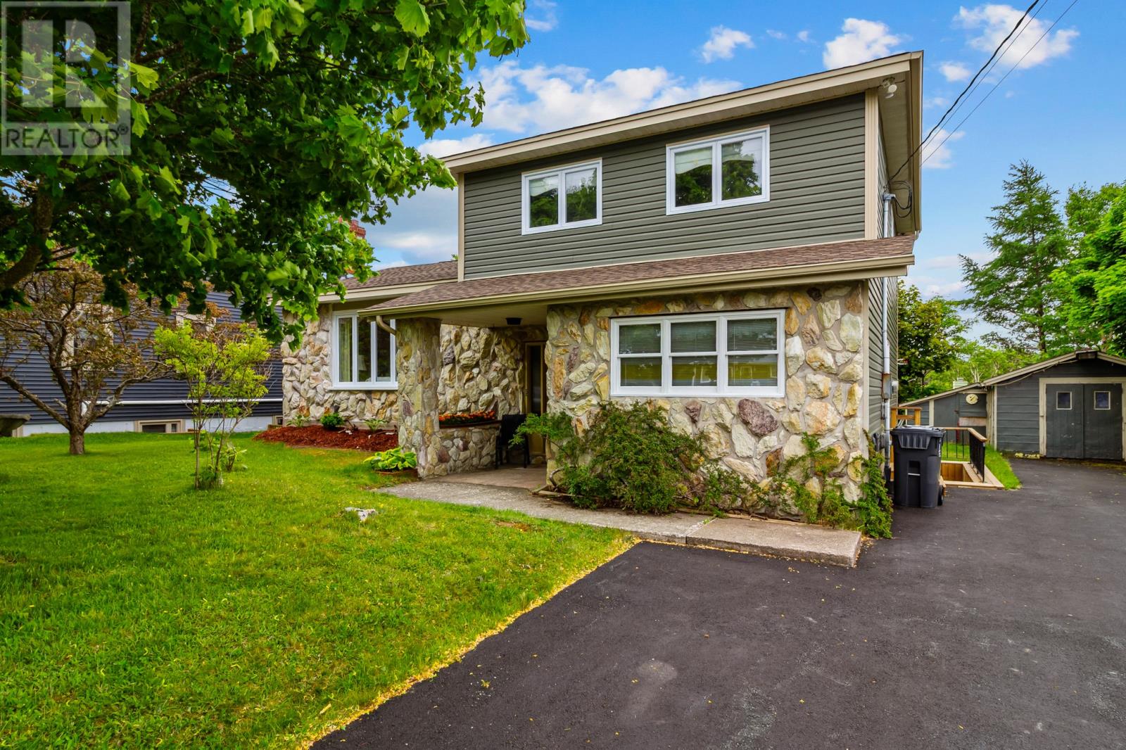 25 Hillview Avenue