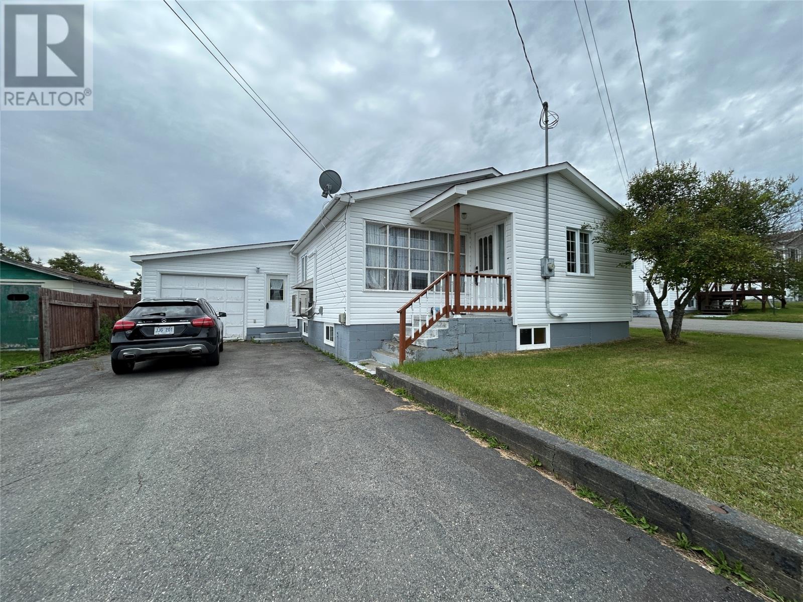 3 Brook's Avenue