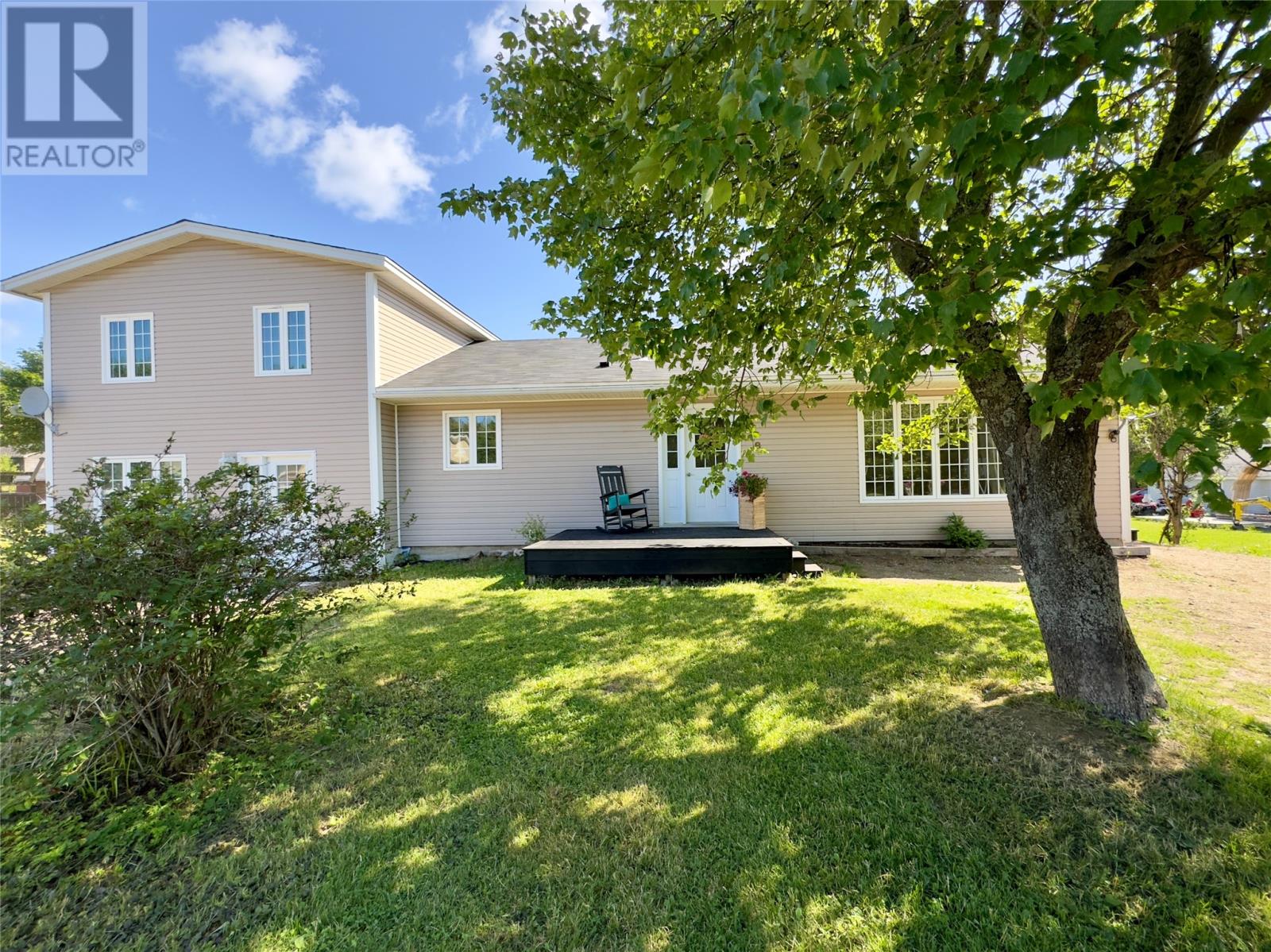 8 Lakewood Drive