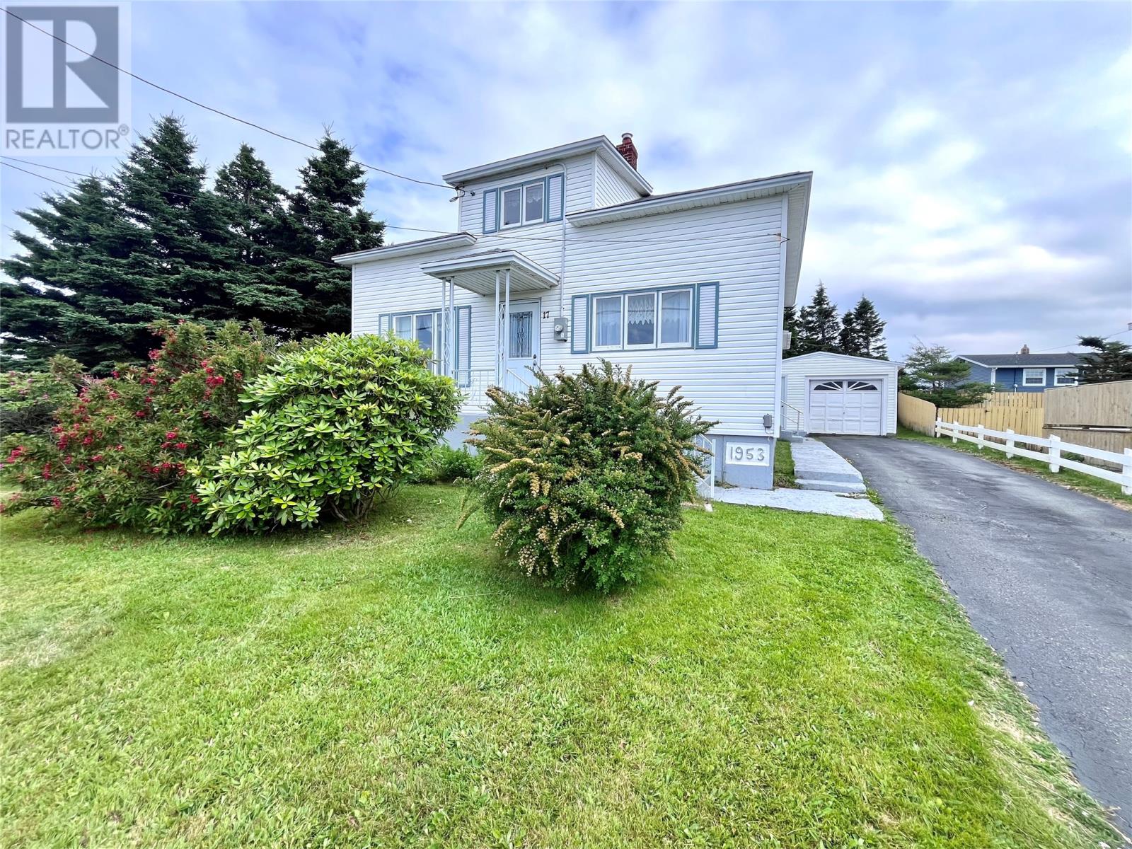17 Riverside East Street Property Photo 1