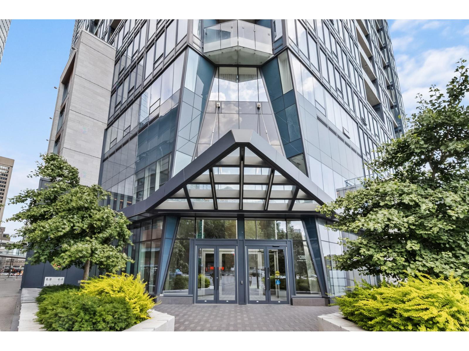 1288 Rue St-Antoine O., #3801 Property Photo 1