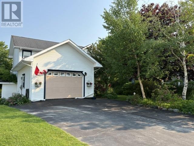5 Stacey Crescent Property Photo 1