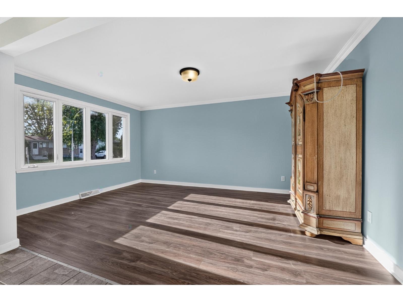 100 Rue Gravel Property Photo 3