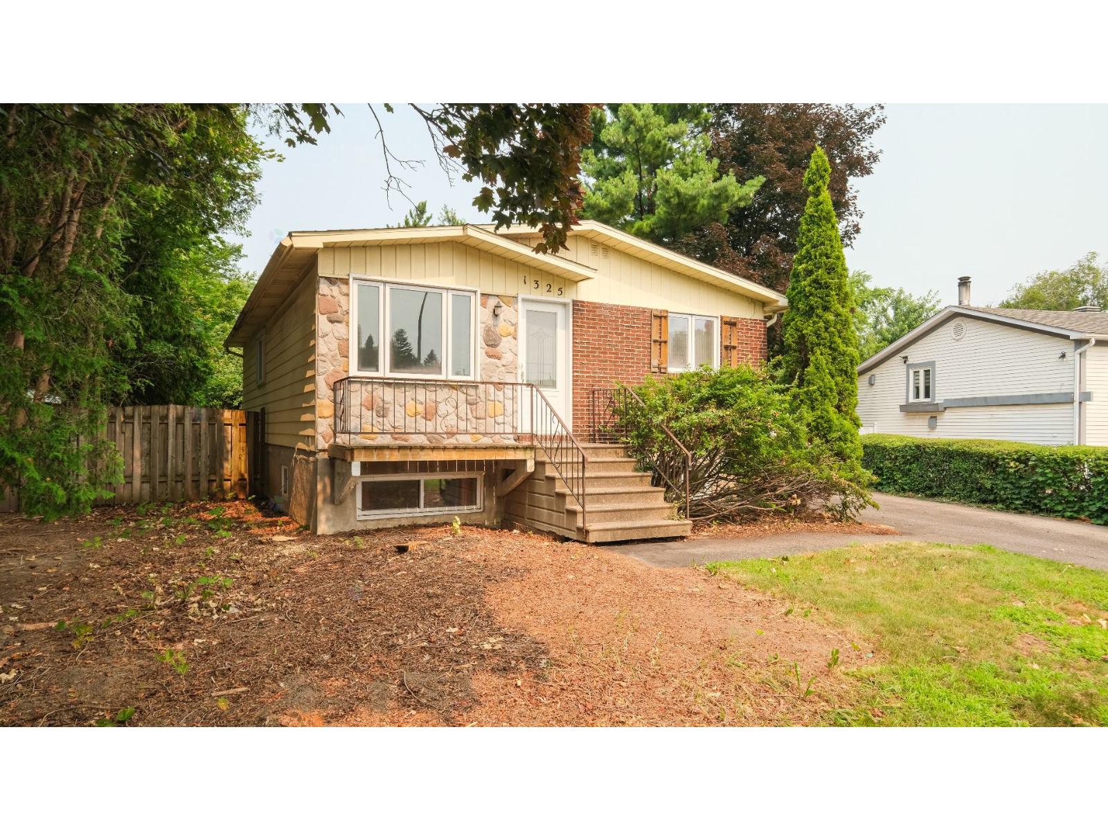 1325 Rue Blainville