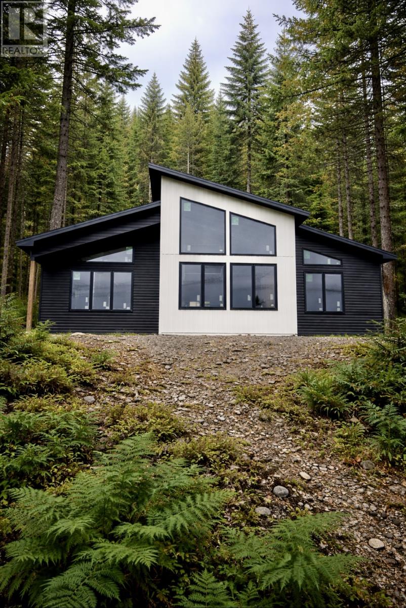 8 Lakeside Drive Property Photo 1