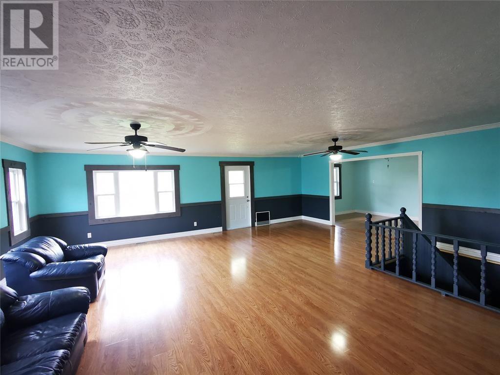 21 Village Cove Road E Property Photo 9