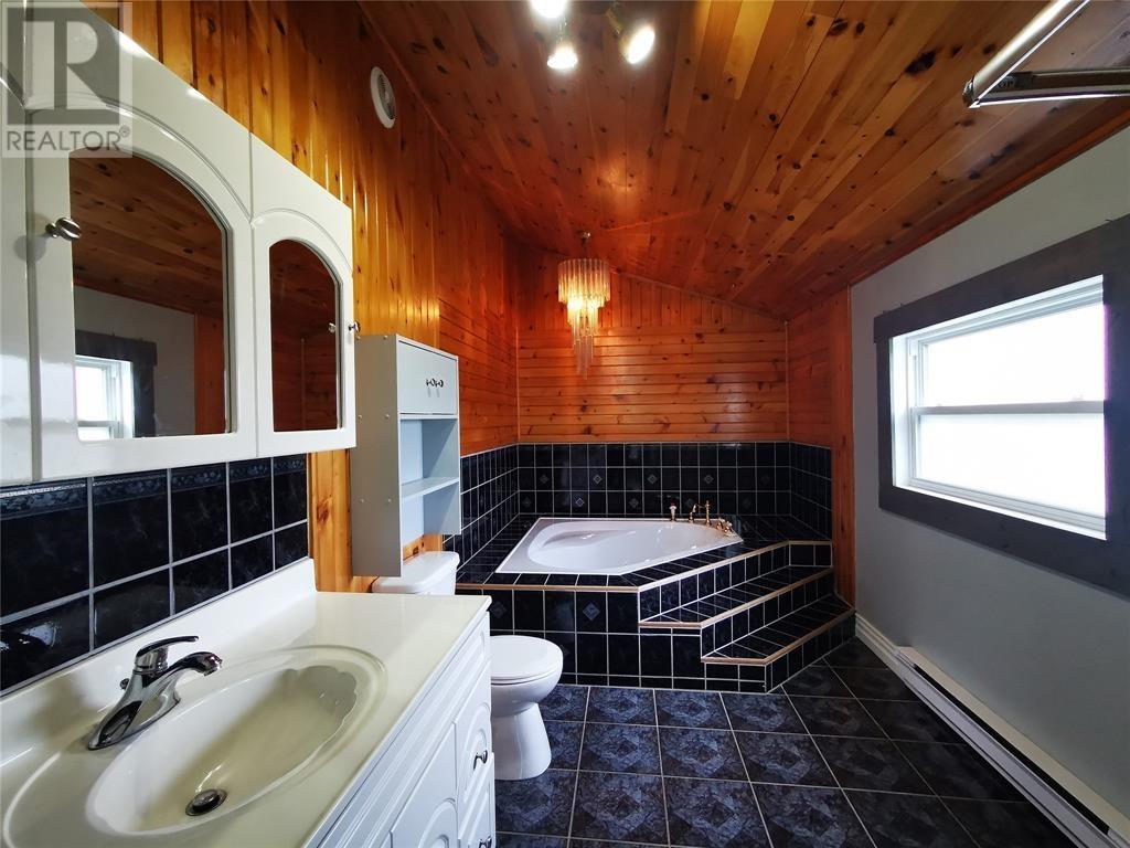 21 Village Cove Road E Property Photo 18