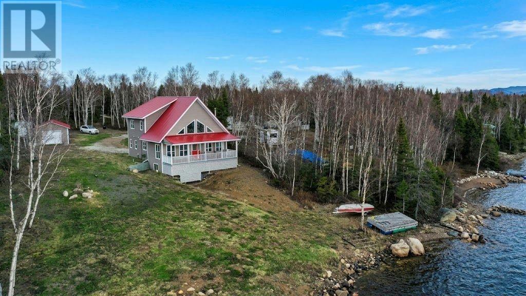 10 Lunch Point Property Photo 2