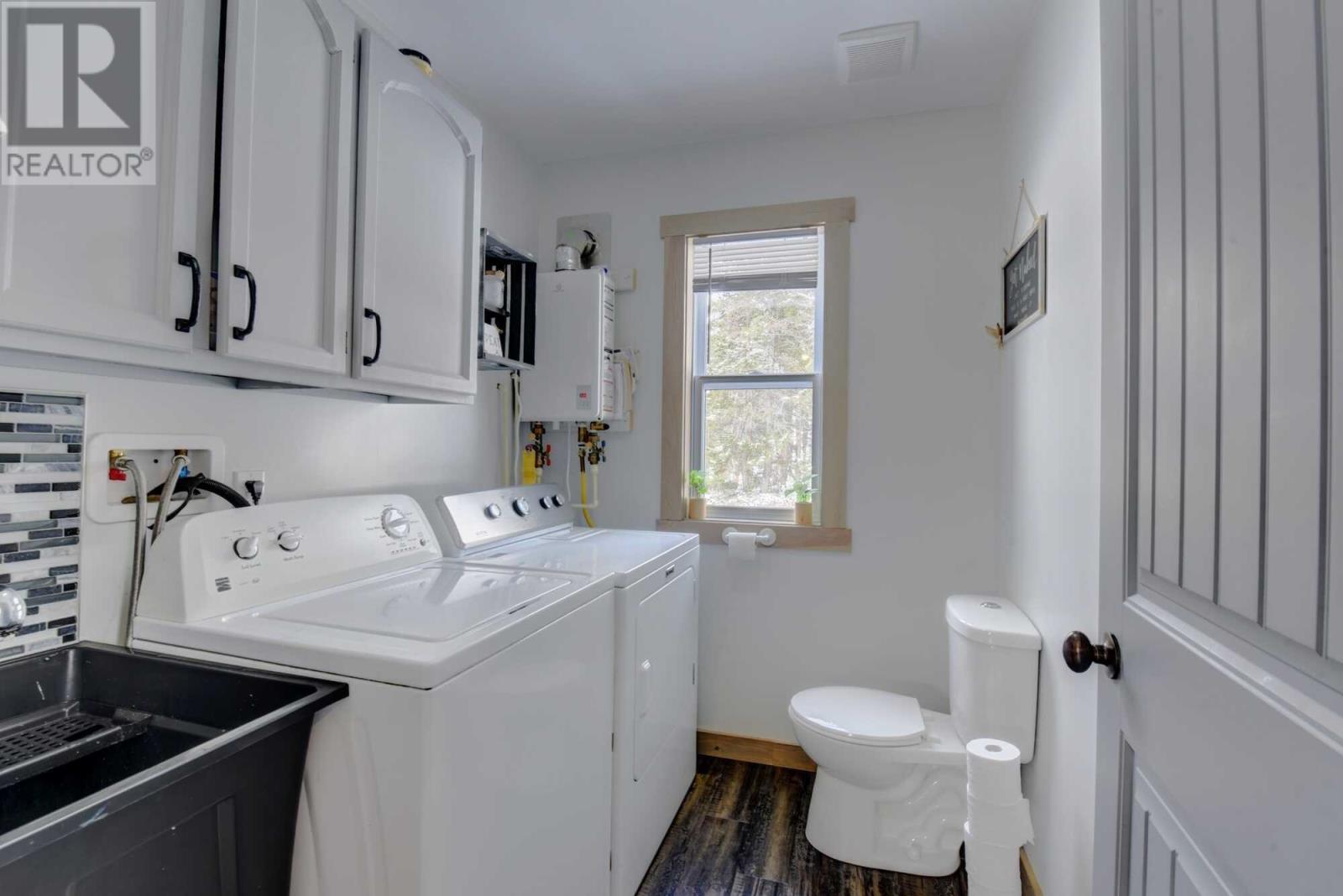 10 Lunch Point Property Photo 14