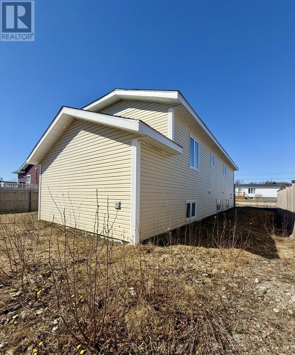 8 Ford Crescent Property Photo 2