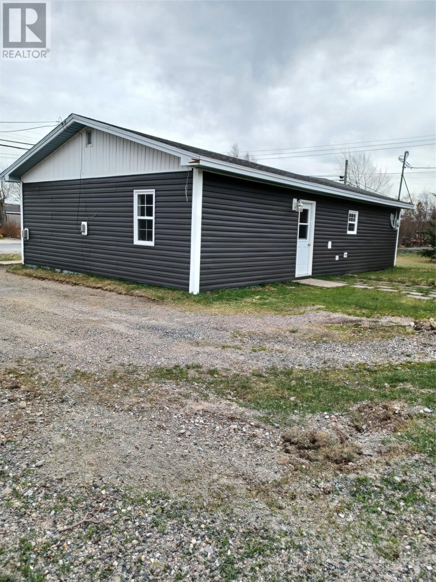 253 Main Street N Property Photo 2