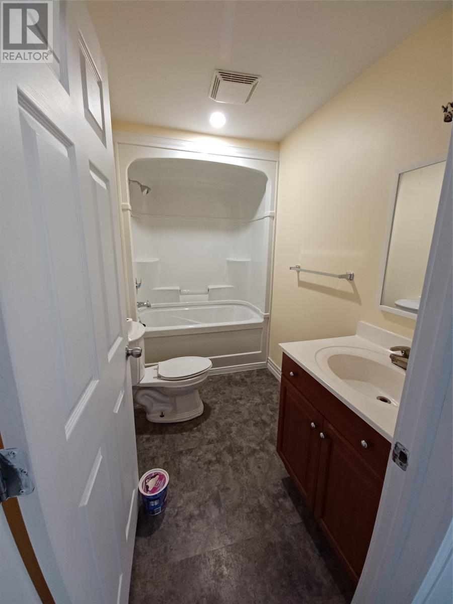 253 Main Street N Property Photo 7