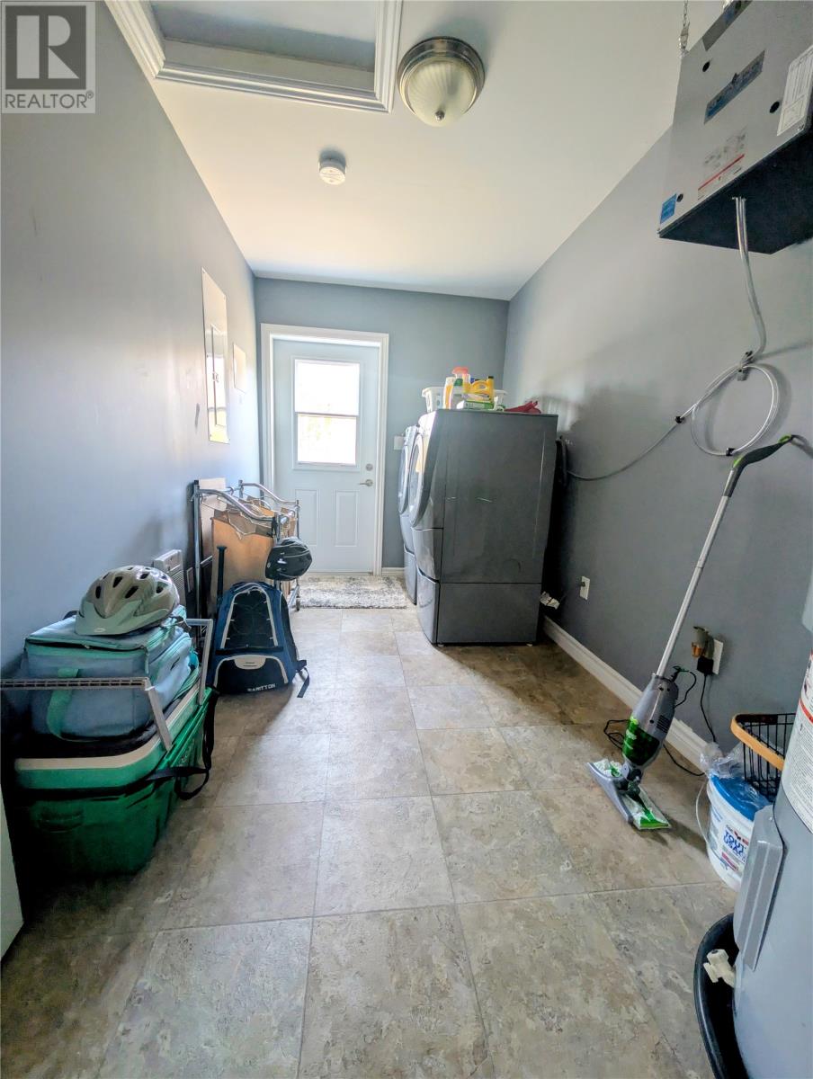 1 Murphy Crescent Property Photo 8