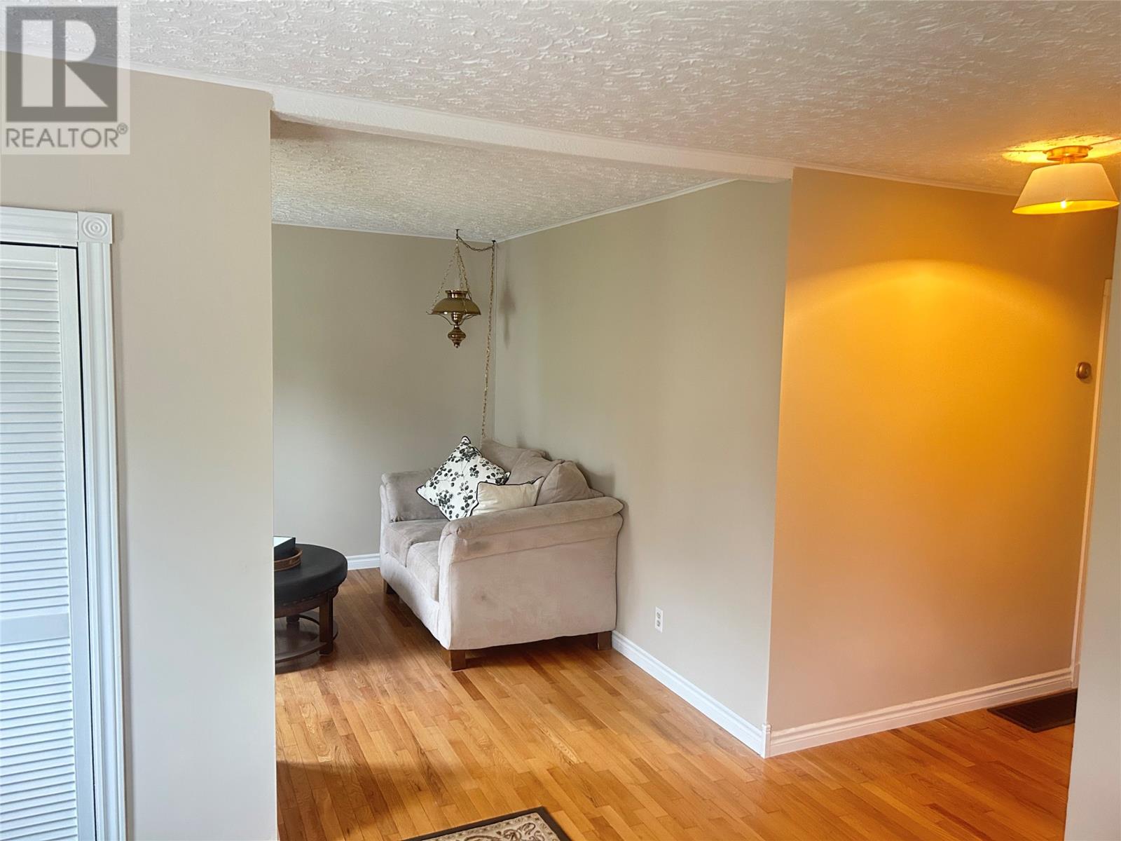 6 Woodcrest Avenue Property Photo 8