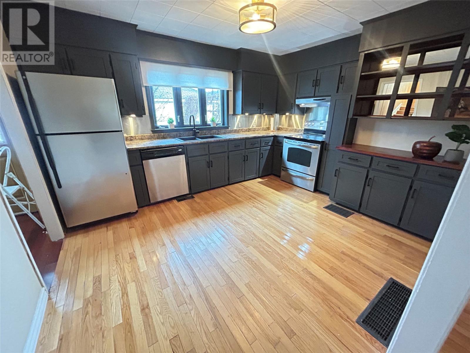 6 Woodcrest Avenue Property Photo 12