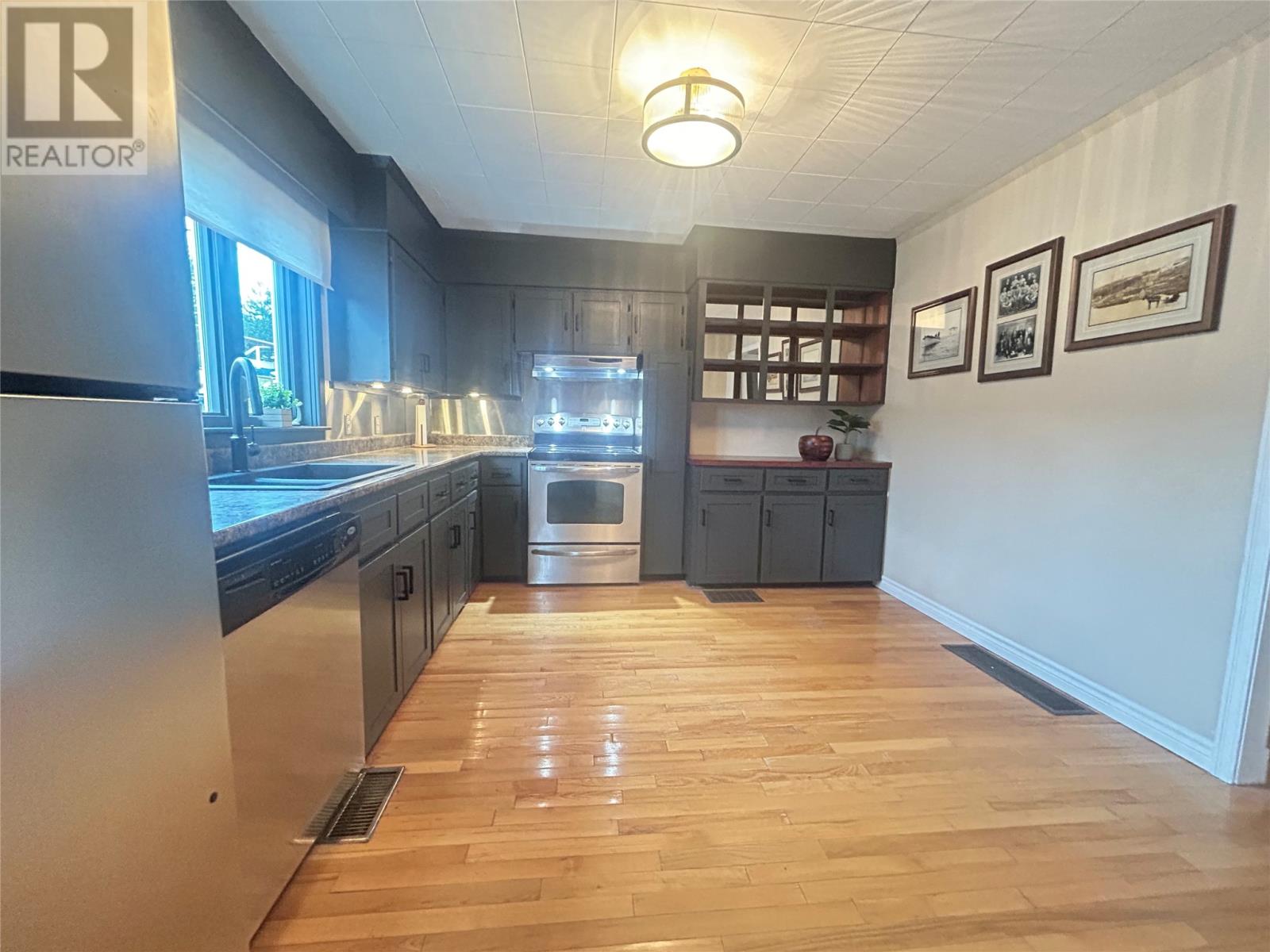 6 Woodcrest Avenue Property Photo 16
