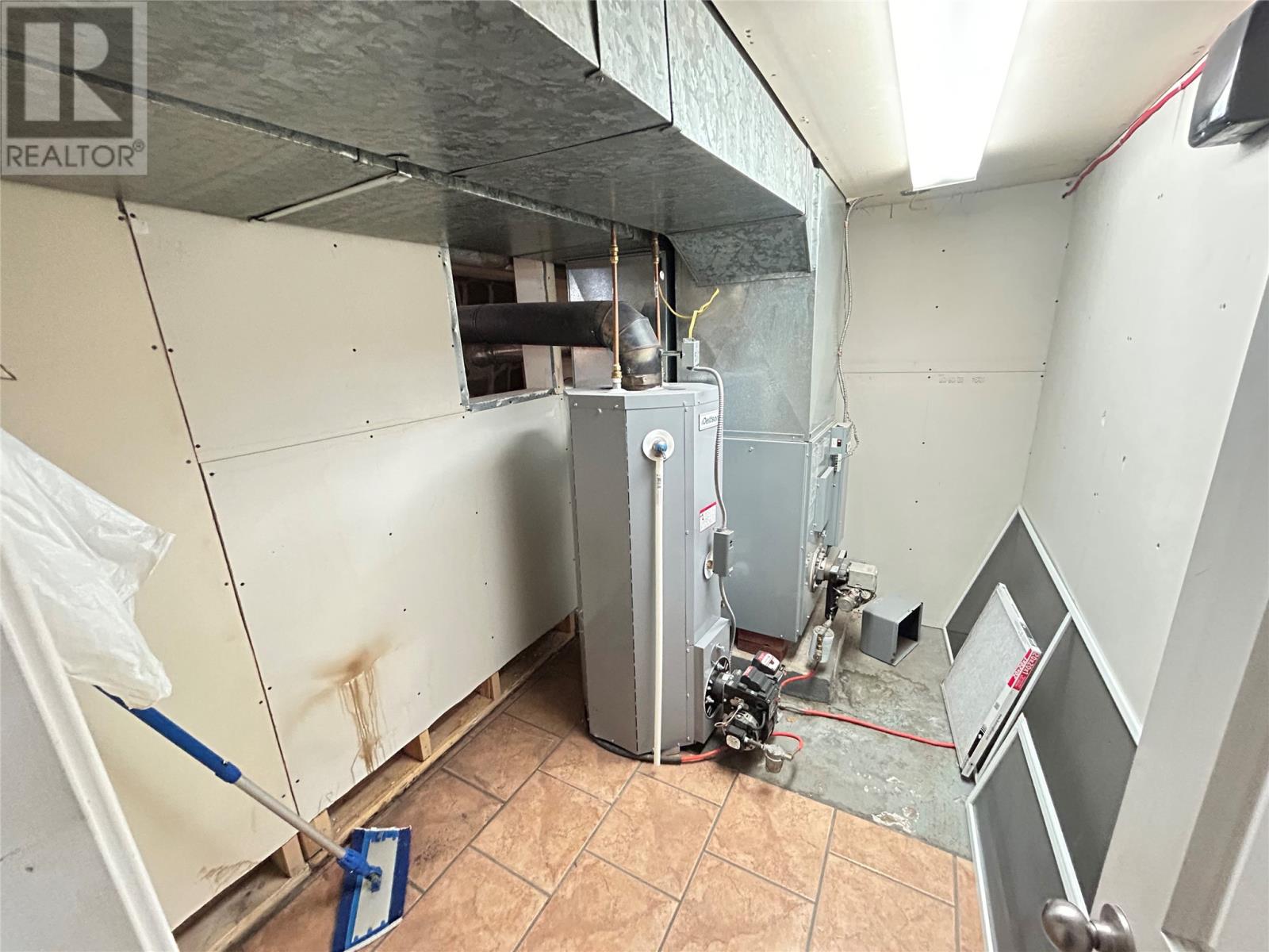 6 Woodcrest Avenue Property Photo 33