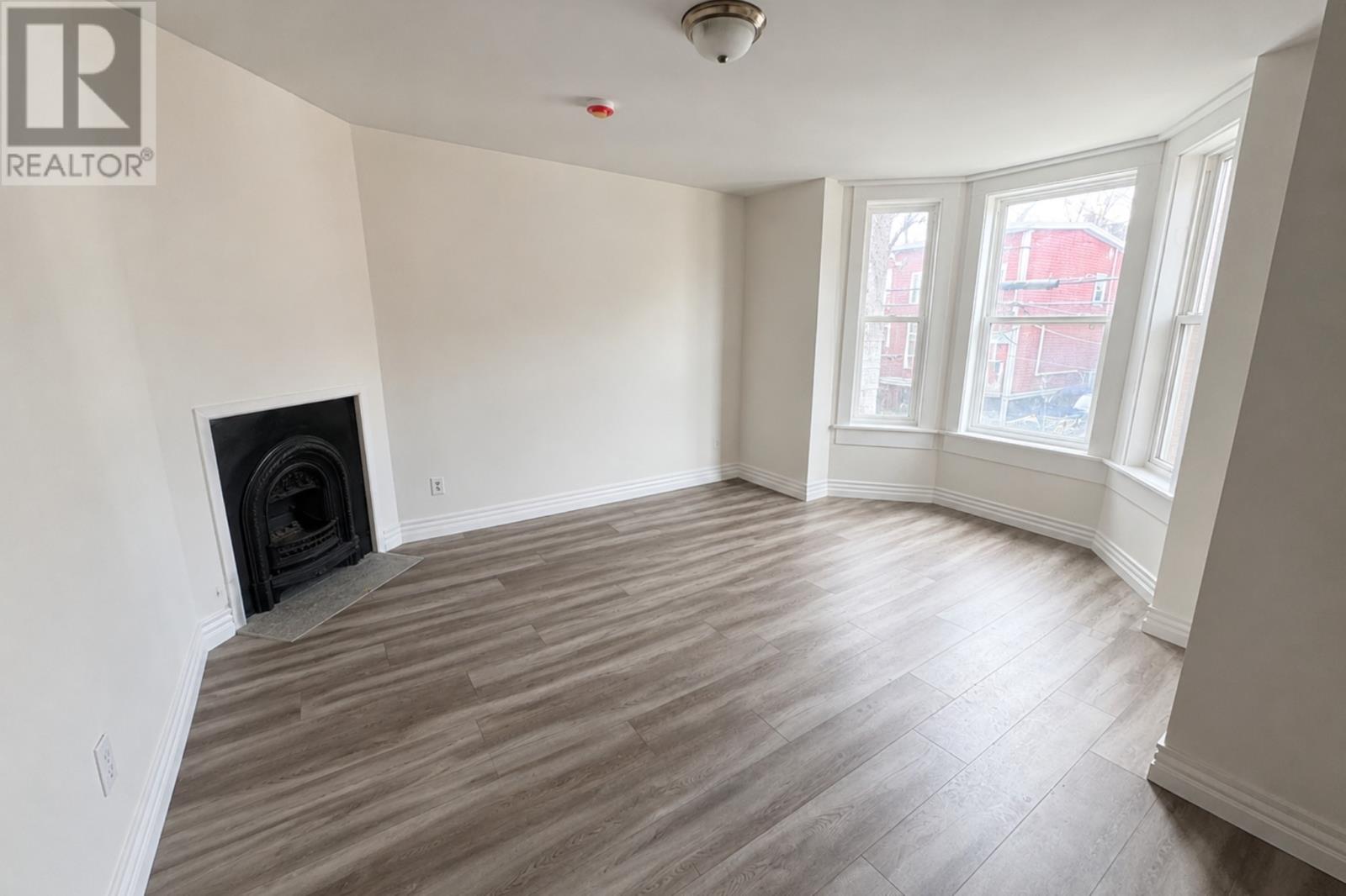 85 Cabot Street Property Photo 8