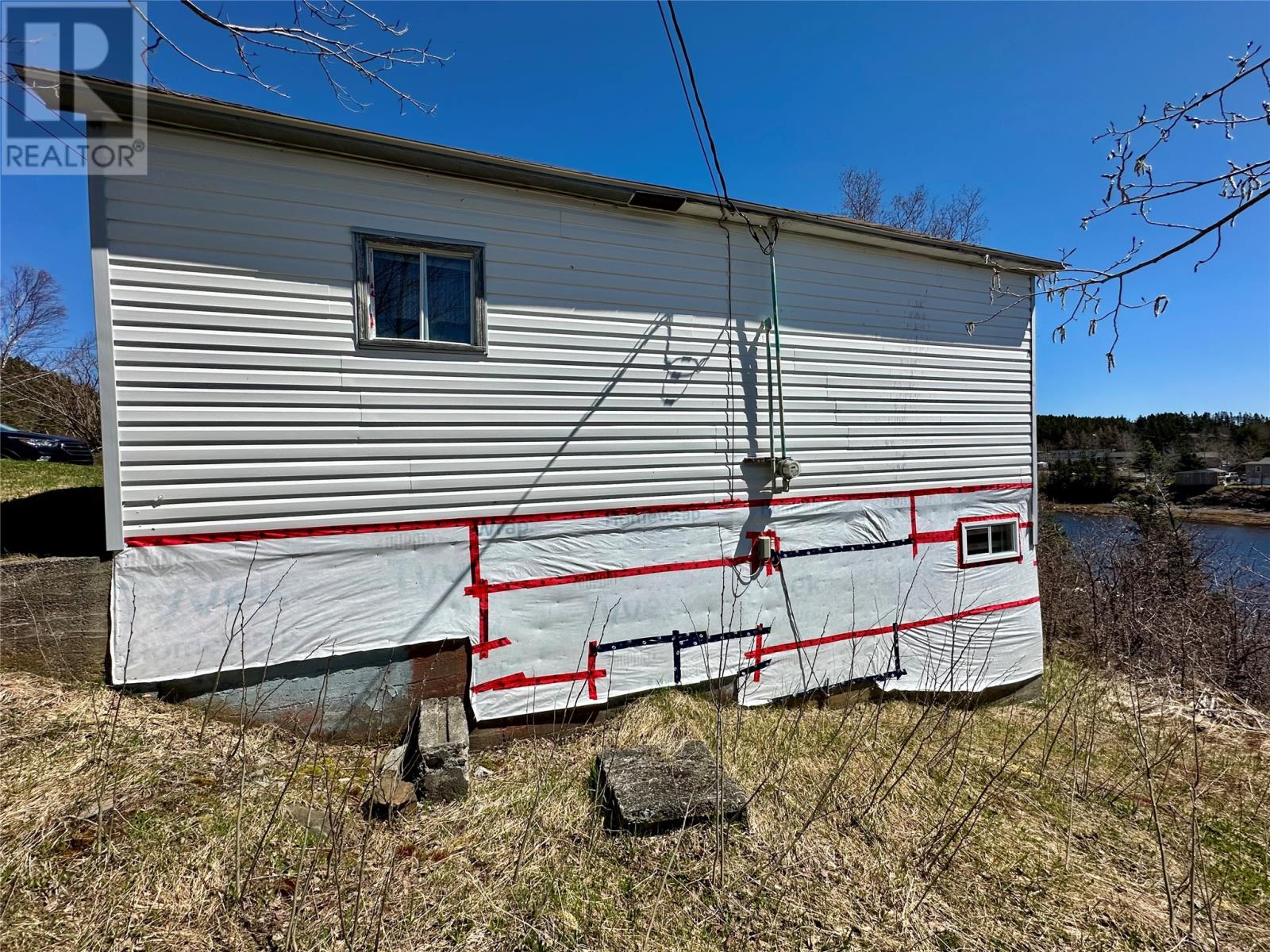 27 Village Cove Road W Property Photo 8