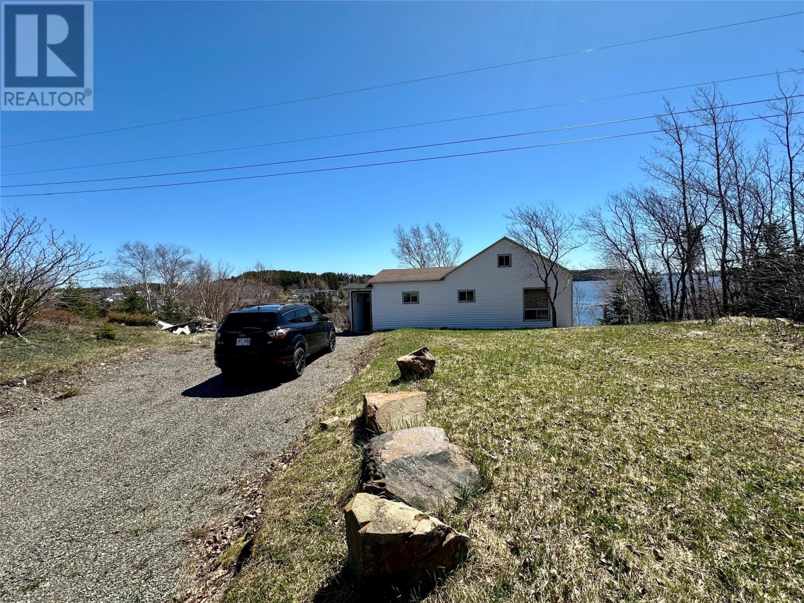 27 Village Cove Road W Property Photo 9