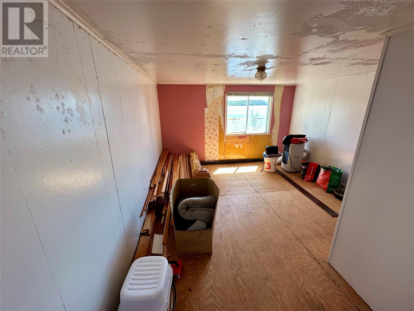 27 Village Cove Road W Property Photo 13