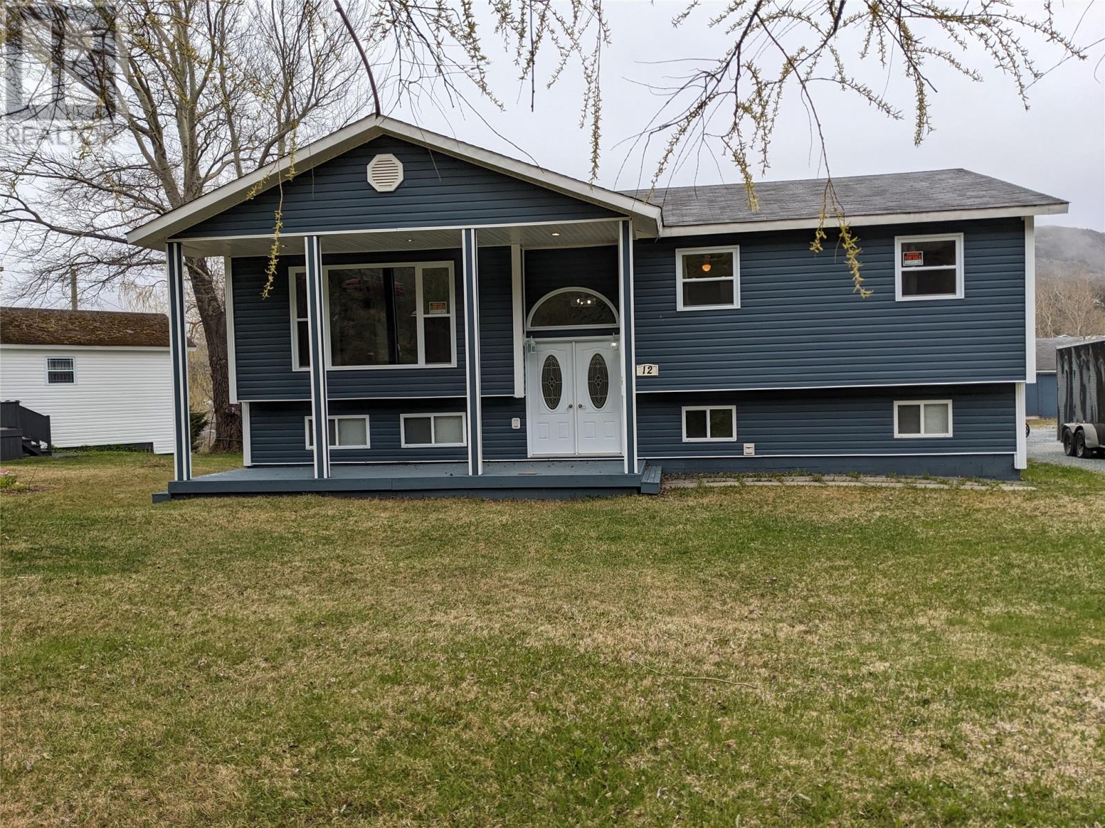 12 Forest Road