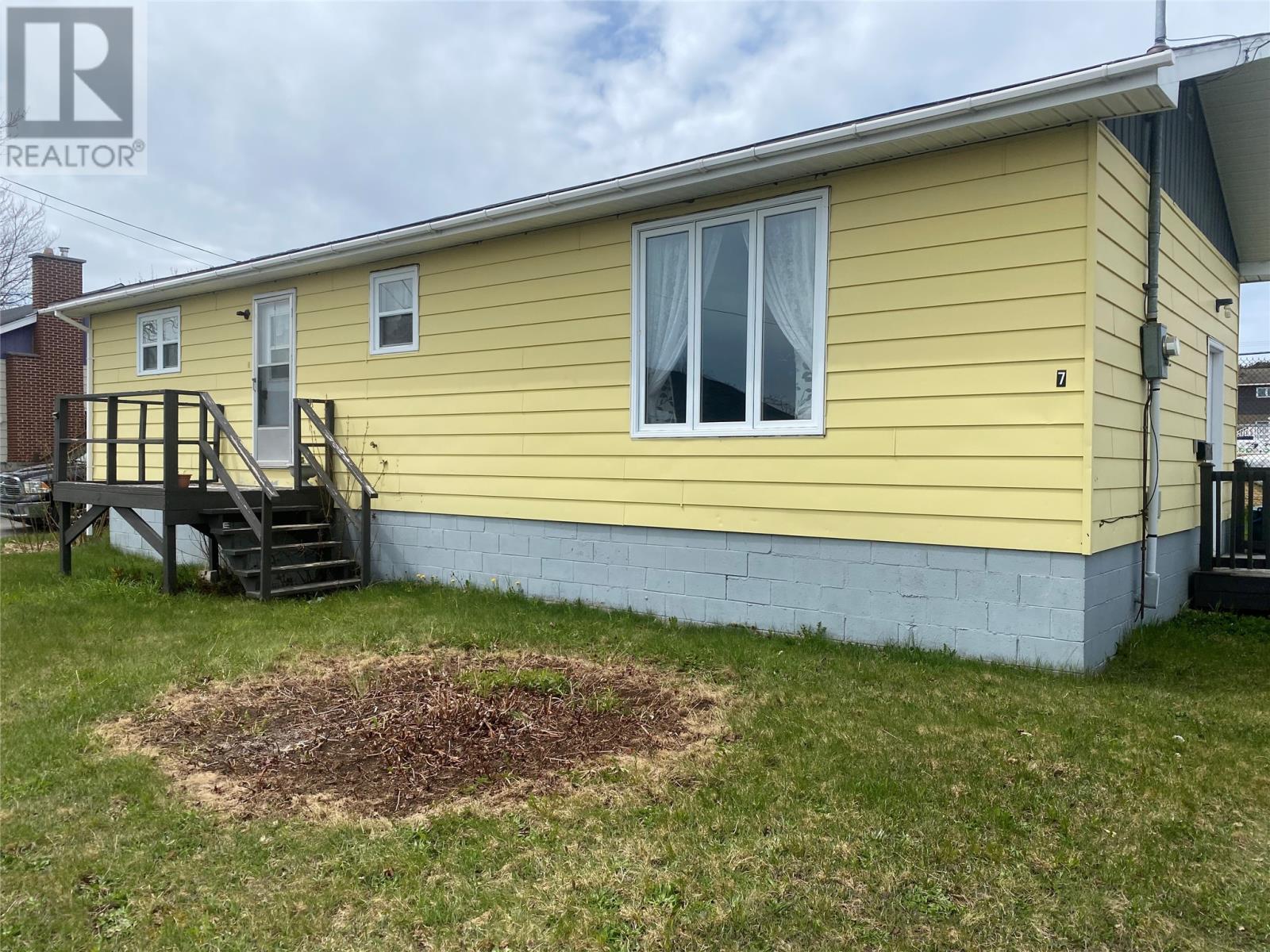 7 Forest Avenue