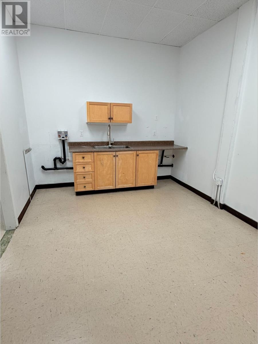 210 Kenmount Road Property Photo 7
