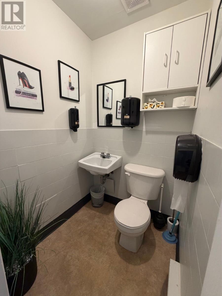 210 Kenmount Road Property Photo 11