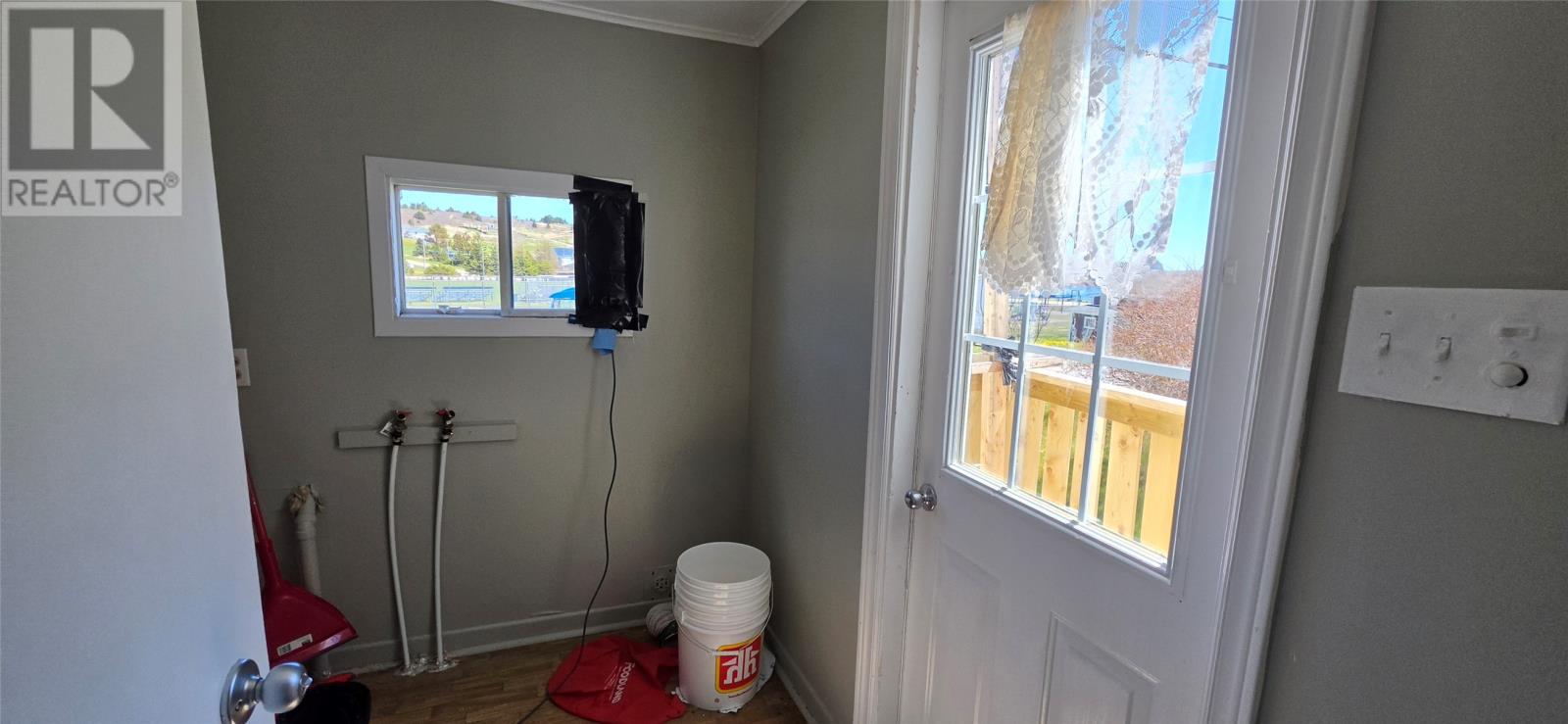 24 Water Street W Property Photo 6
