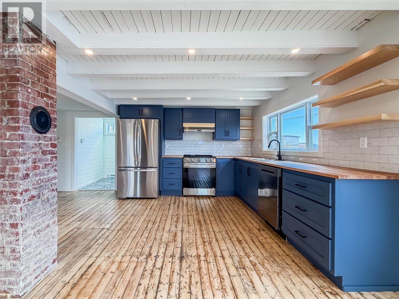 3 Parson's Point Property Photo 19