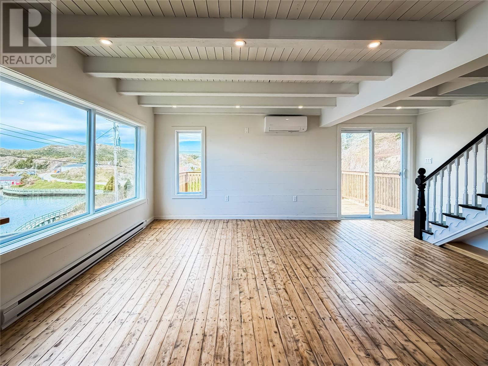 3 Parson's Point Property Photo 21