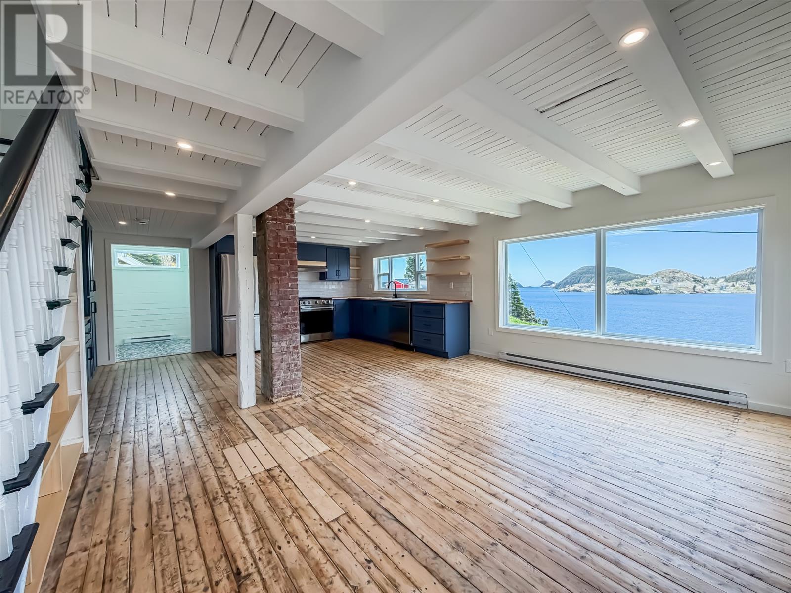 3 Parson's Point Property Photo 23