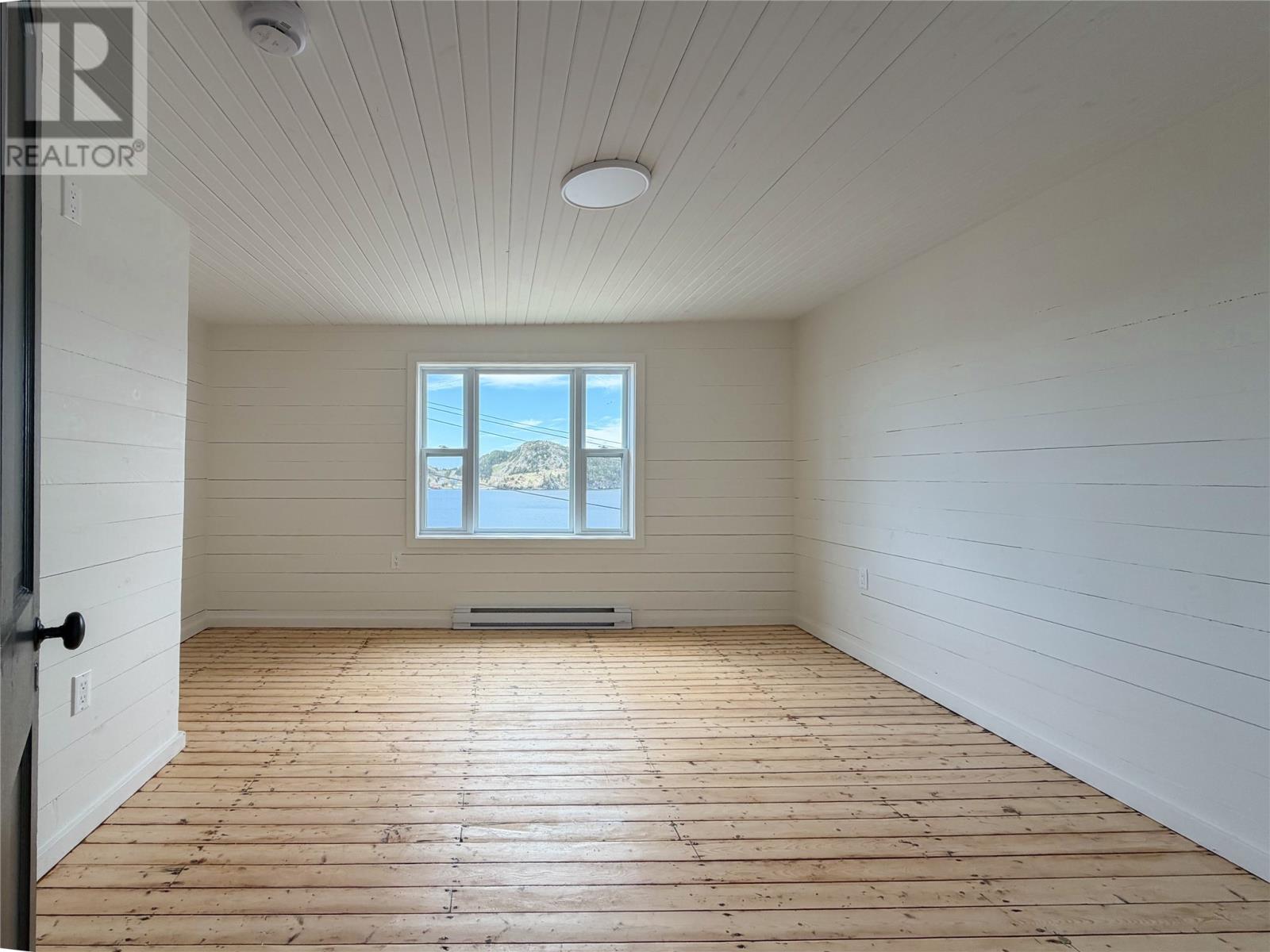 3 Parson's Point Property Photo 33