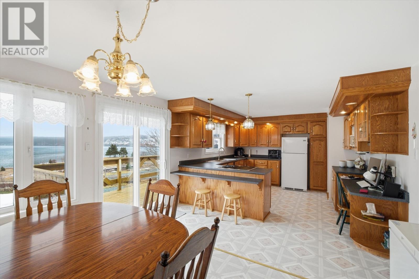 100 Harbour Road Property Photo 4