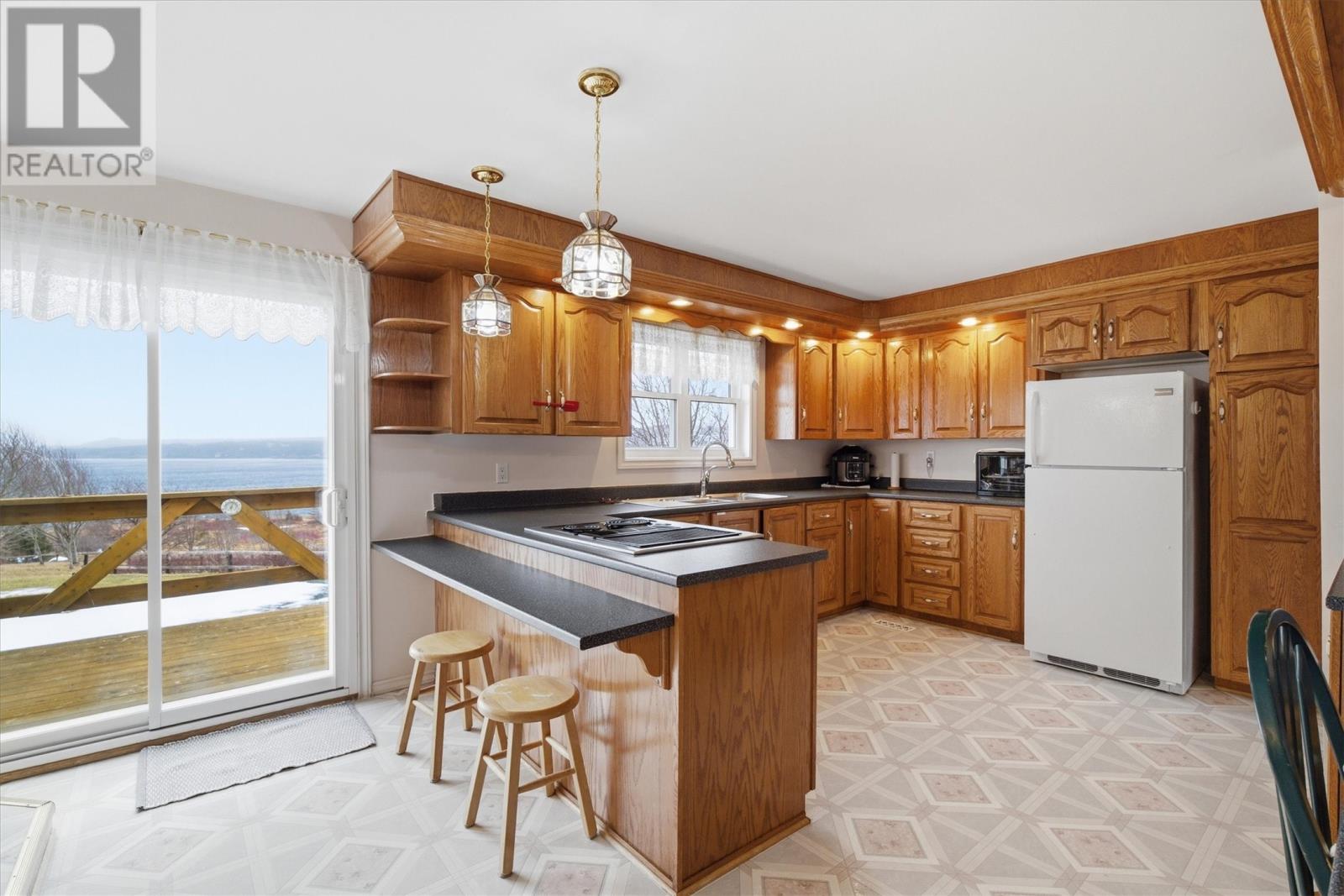 100 Harbour Road Property Photo 5