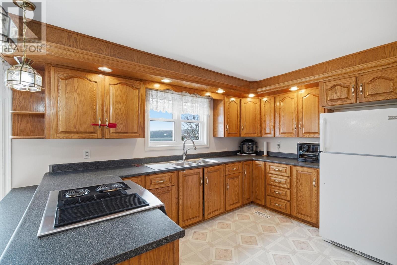 100 Harbour Road Property Photo 7