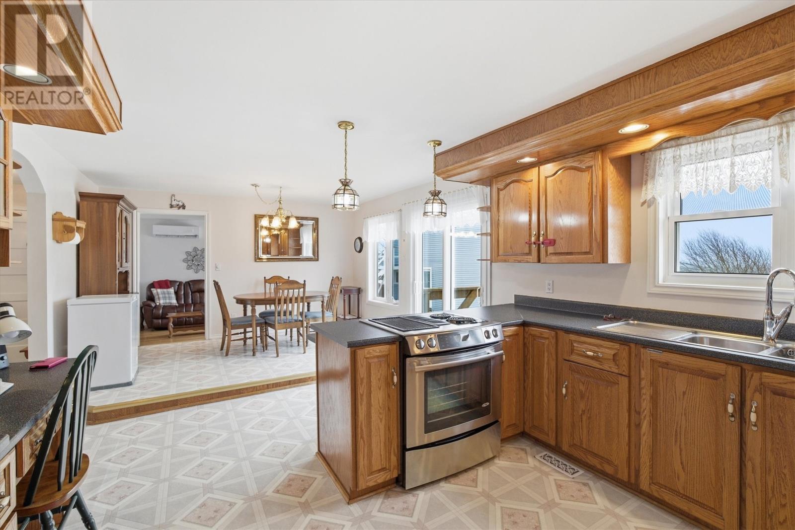 100 Harbour Road Property Photo 8