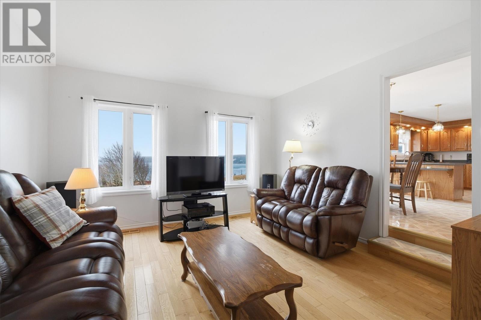 100 Harbour Road Property Photo 12