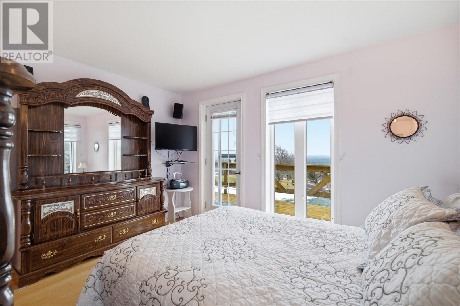 100 Harbour Road Property Photo 16