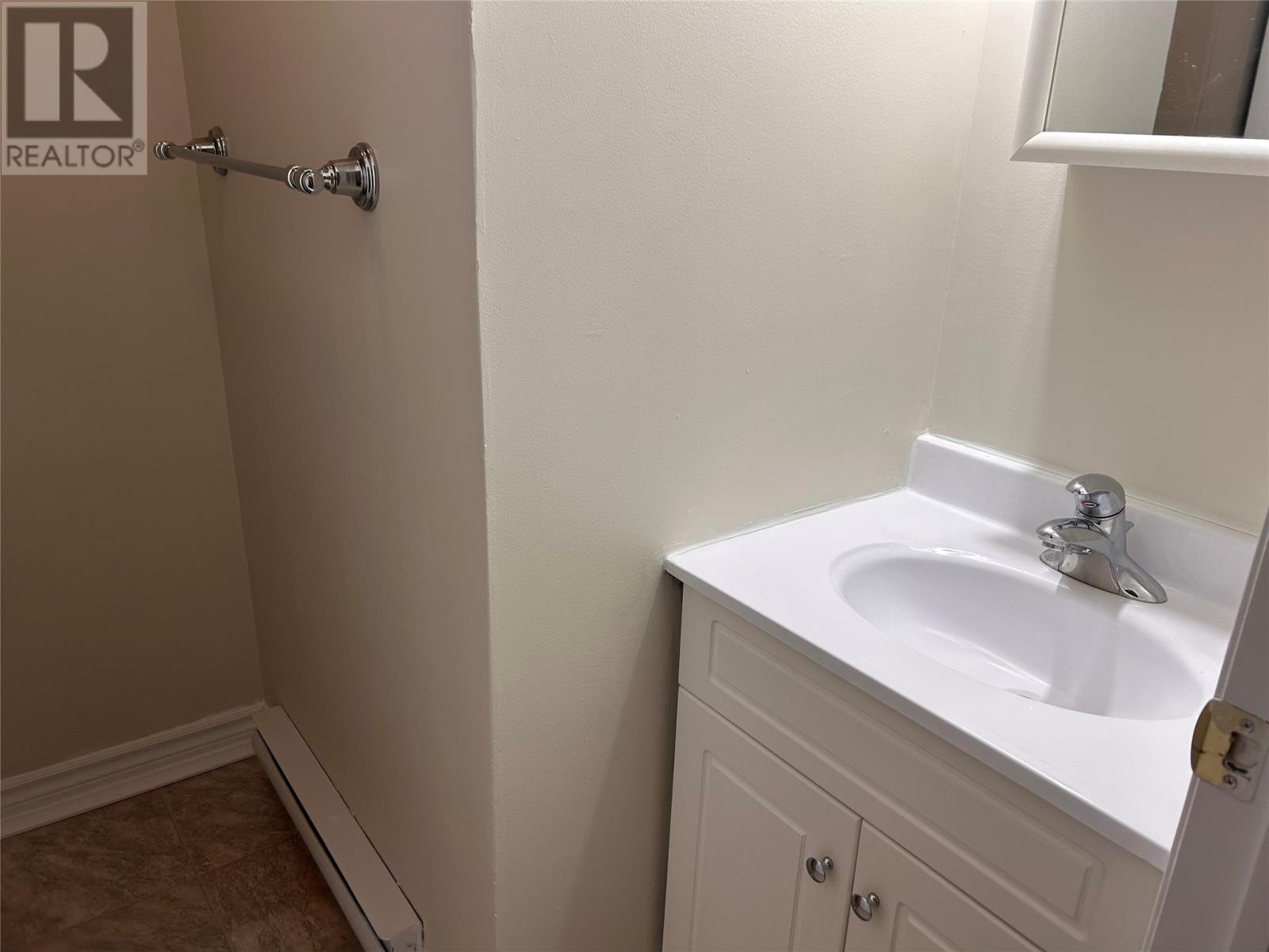 20 Pleasant Street Property Photo 18