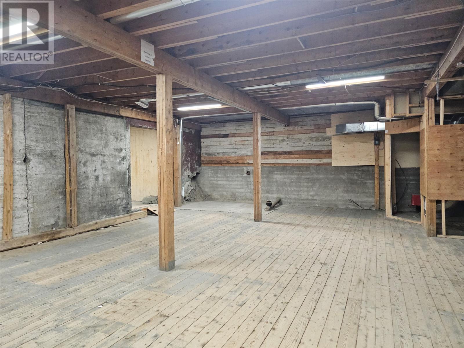 90 Main Street Property Photo 11