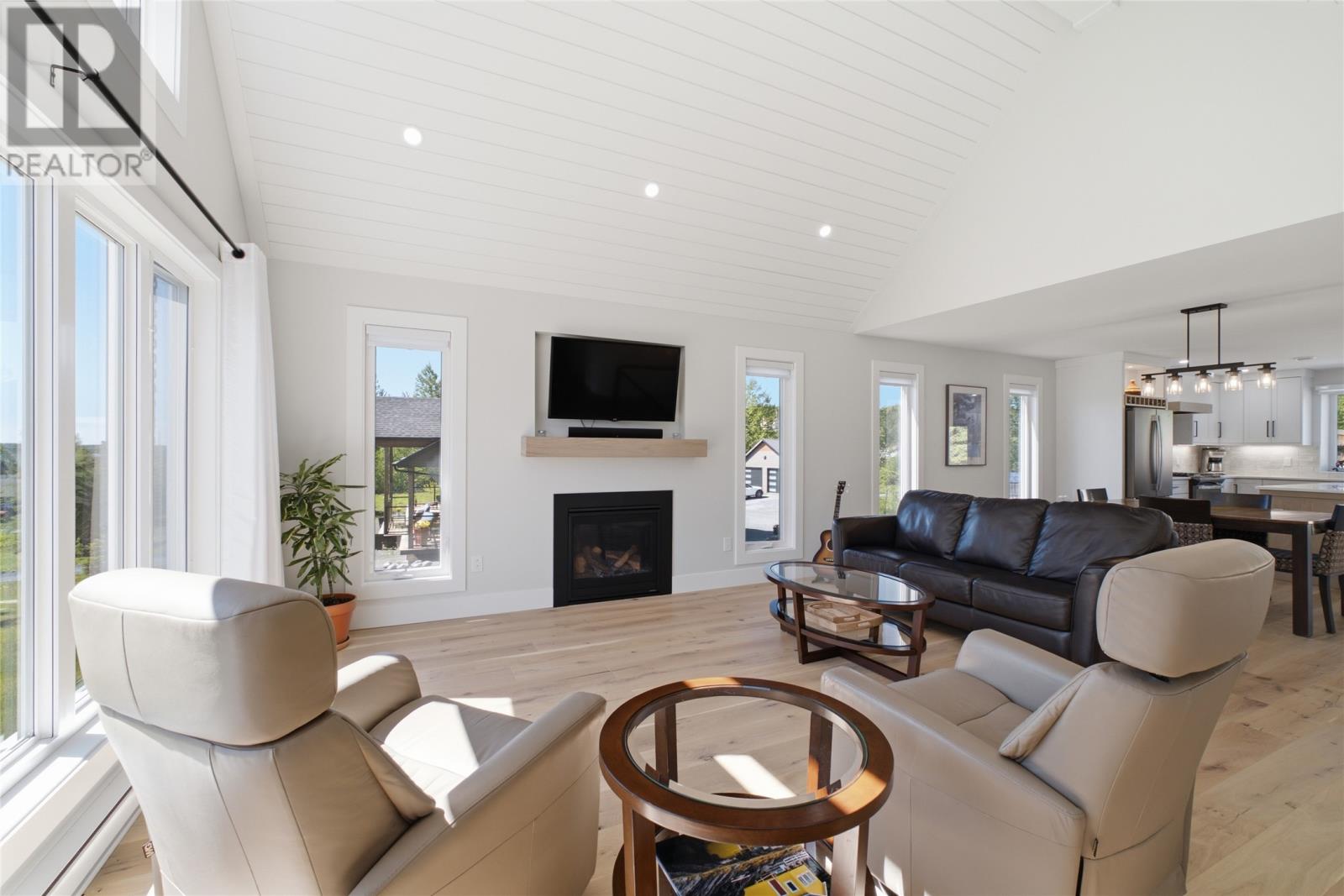 7 Bridle Path Property Photo 9