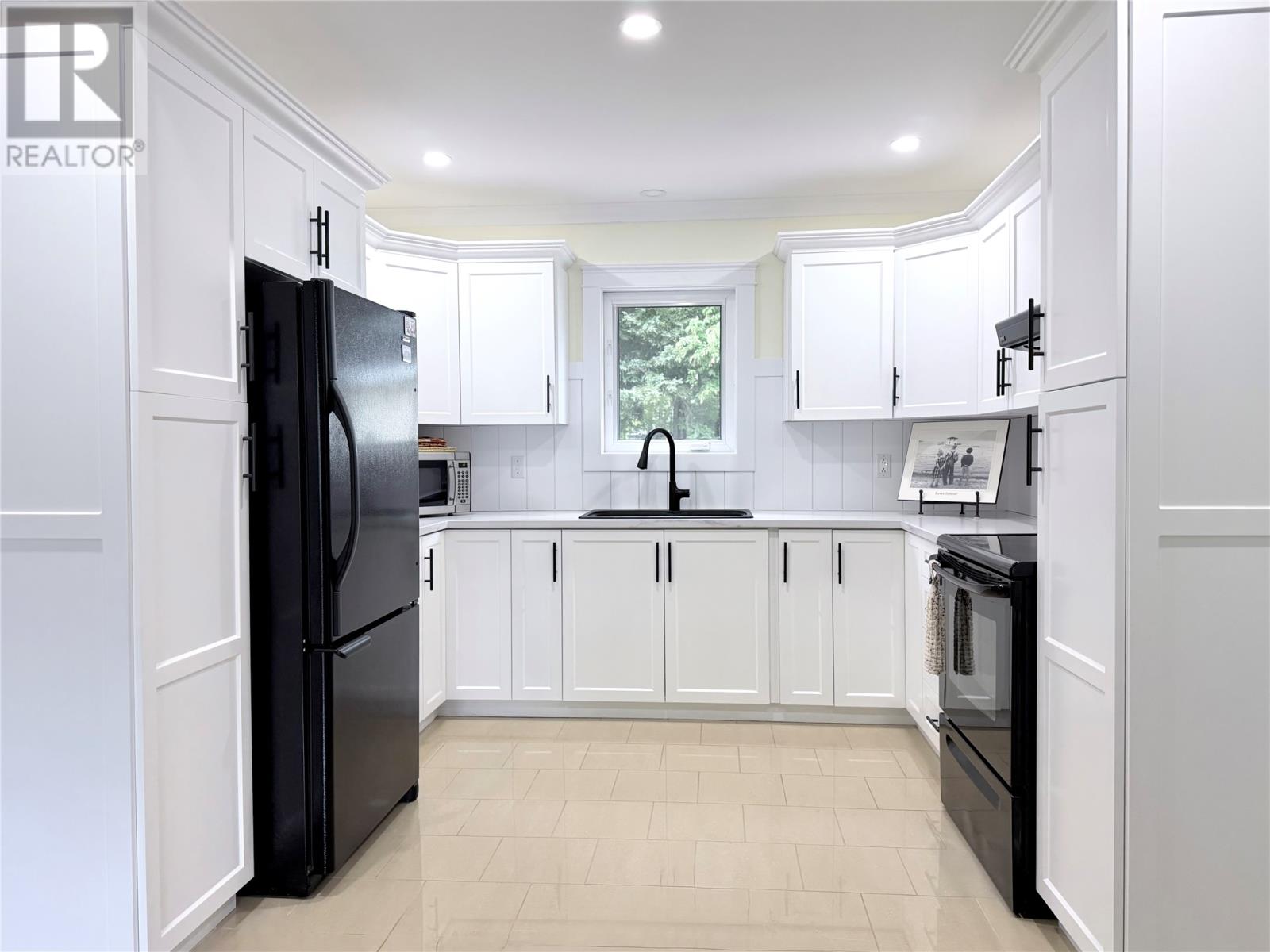 11 Tenth Avenue Property Photo 7