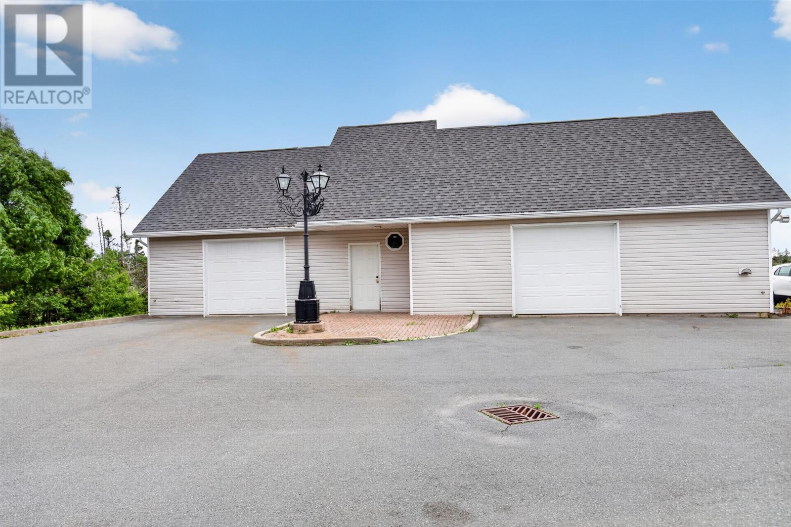 34 Olivers Pond Place Property Photo 4