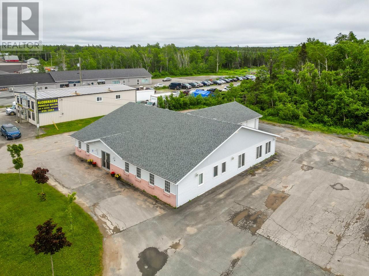 30 Roe Avenue Property Photo 2