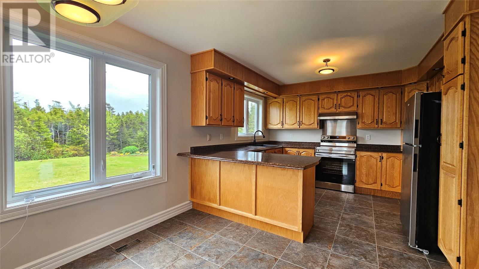 5 Point Road Property Photo 14